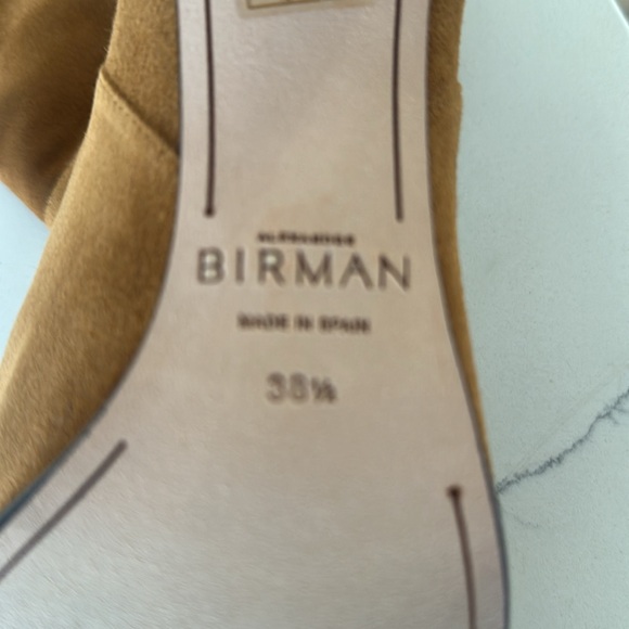 Beautiful Boots . Women’s boots only worn 1 time . Mostly in doors. - Picture 8 of 9